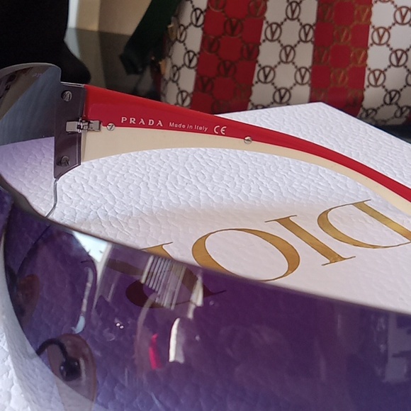 PRADA sunglasses - Picture 7 of 10